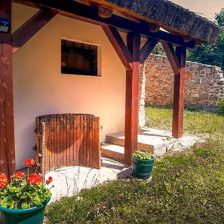 Wild Boar - Romantic Getaway Holiday home *