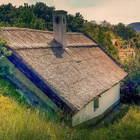 Wild Boar - Romantic Getaway Holiday home *
